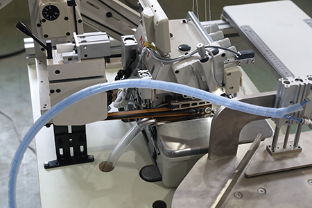 Richpeace - Mașină de cusut semi-automată  3D corner (colț)