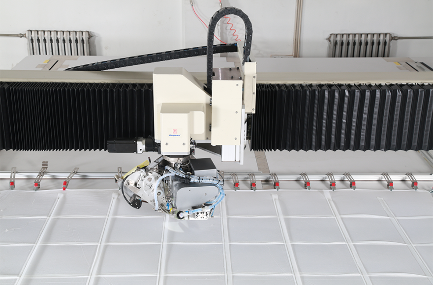 Richpeace - Mașină de matlasat de precizie cu cap rotativ pentru plapumă, dispozitiv automat de alimentare cu deflector