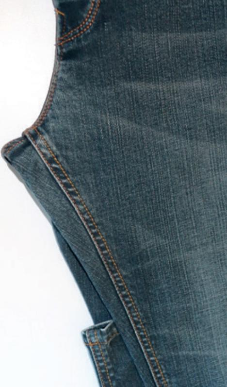 D-FA 320-P ROBOTECH - Mașină de surfilat în două straturi și/sau cusături duble, cum ar fi cusătura de șliț, cusătura spate, cusătura interiorului și cusătura laterală pentru blugi, pantaloni casual în general, haine de lucru, jachete din denim, cu 3 ace