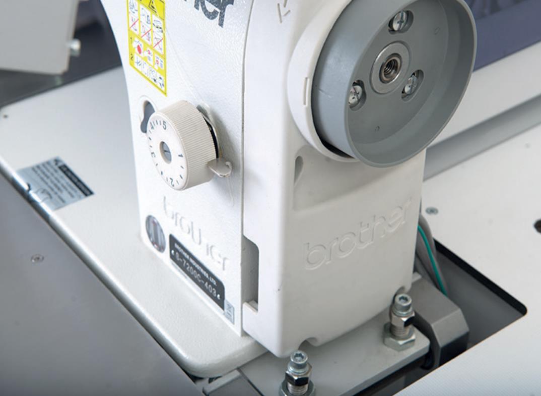 XP 7100-IX ROBOTECH - Mașină de cusut automată pentru guler tip polo