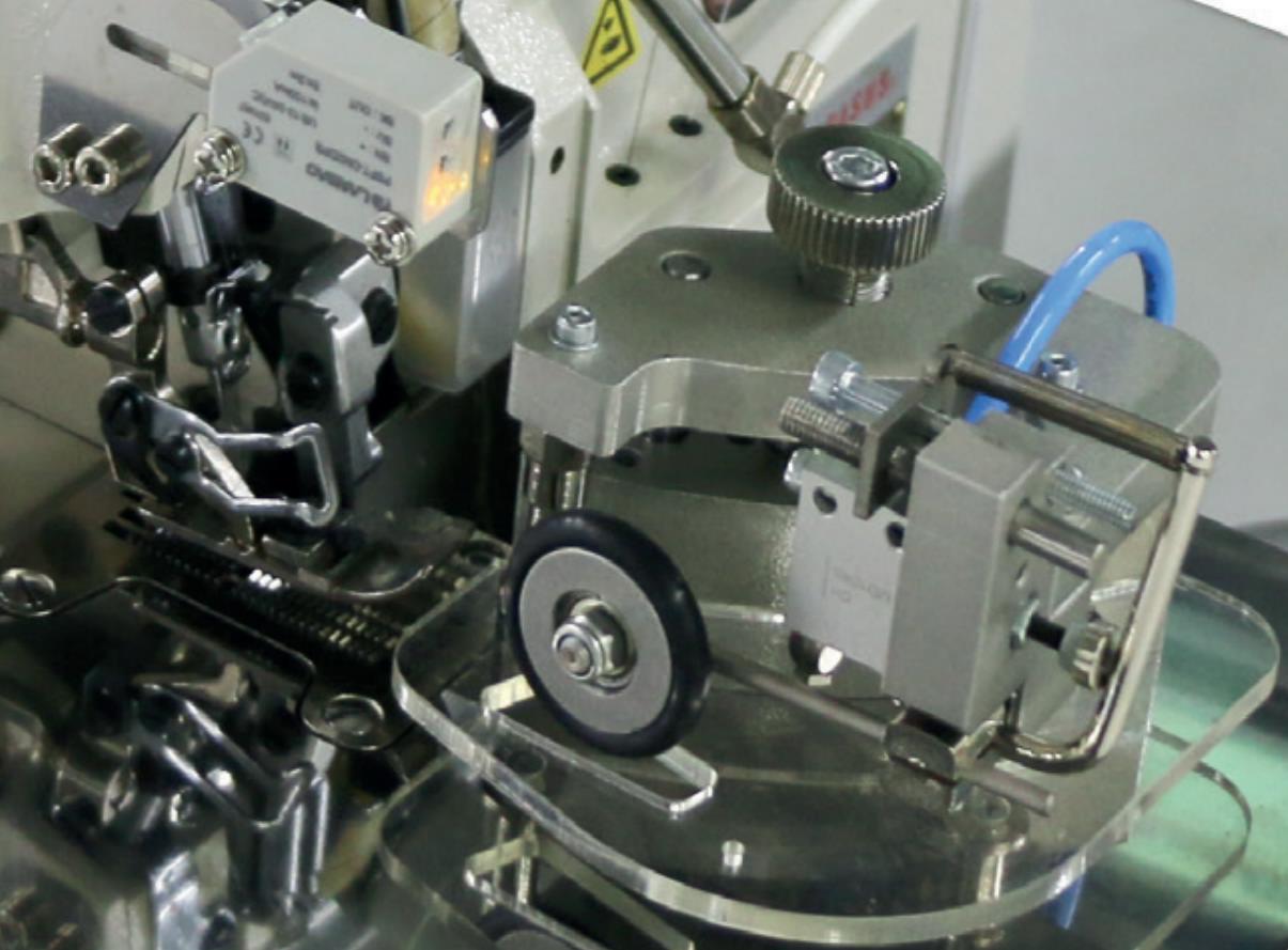 SS 3400-EX-IX ROBOTECH - Mașină de cusut Industrială destinată surfilării automate a pantalonilor fără căptușeală, precum și a fustelor și pieselor mici